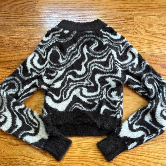 Urban outfitters fuzzy swirl crop sweater size XS - Picture 2 of 5